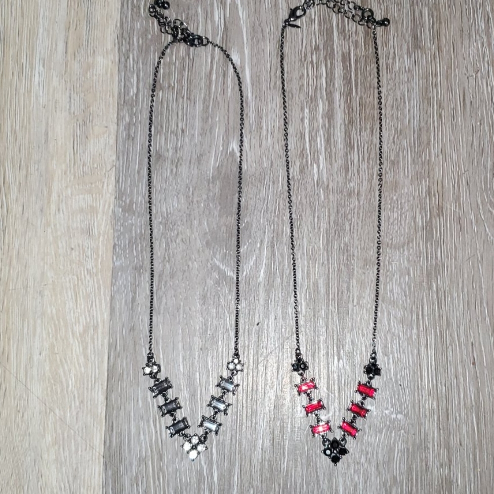 2 Women's Necklaces Black/Red Stones